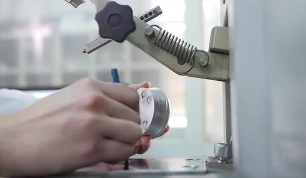 L'équipement de test de profilés en aluminium