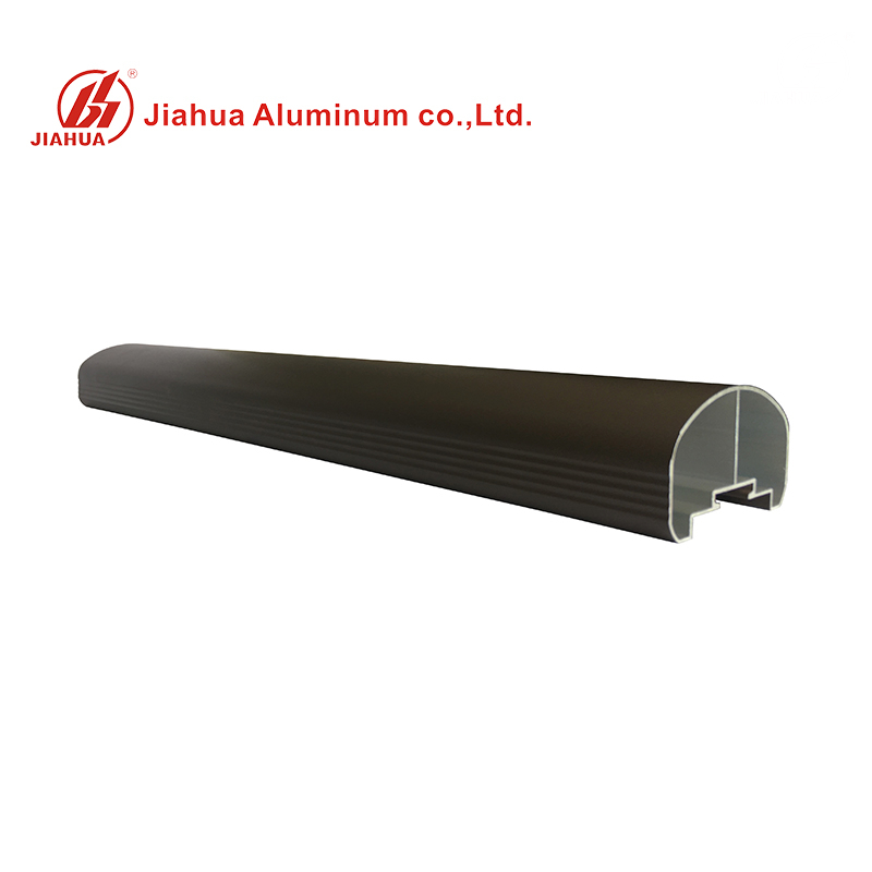 Profils en aluminium extrudé de main courante de balcon de couleur noire enduite de poudre pour des étapes avant